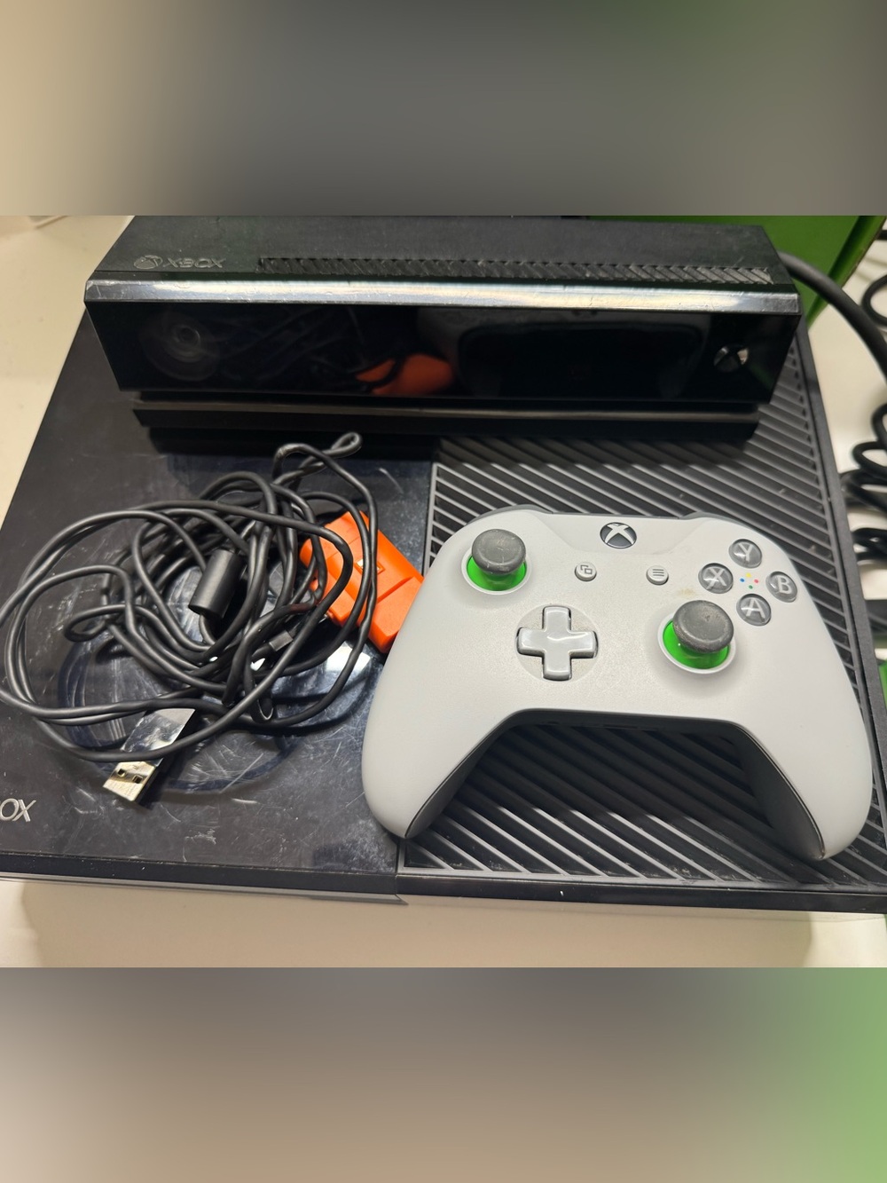 Microsoft Xbox One Console 500 GB With Kinect Bundle - Controller, 4 Games & Box - Picture 3 of 9